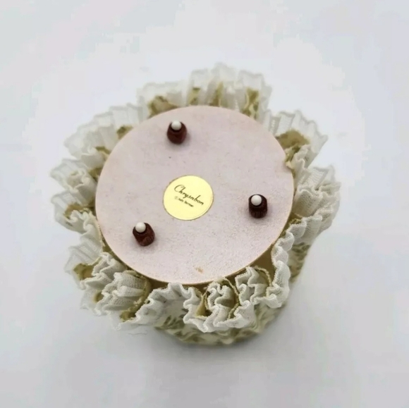 Vintage Chrysnbon Judy Berman Round Table With Cloth Miniature Doll House - Picture 4 of 4